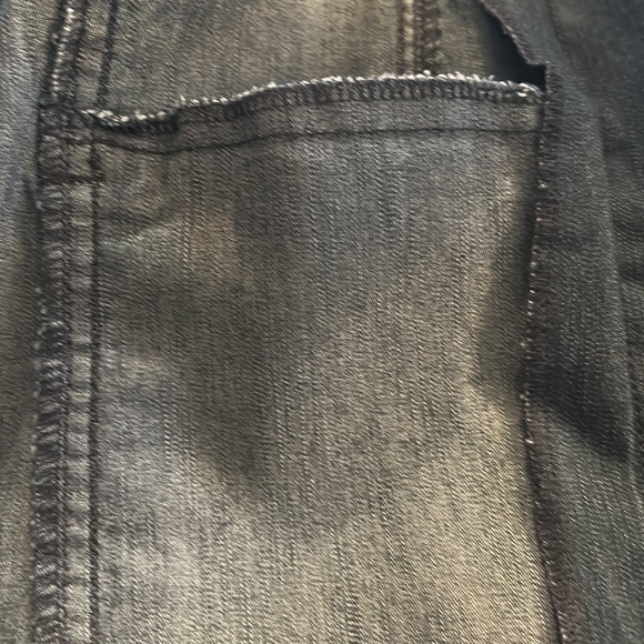 Nwot, never worn cool jean jacket. Size 14 - Picture 5 of 10